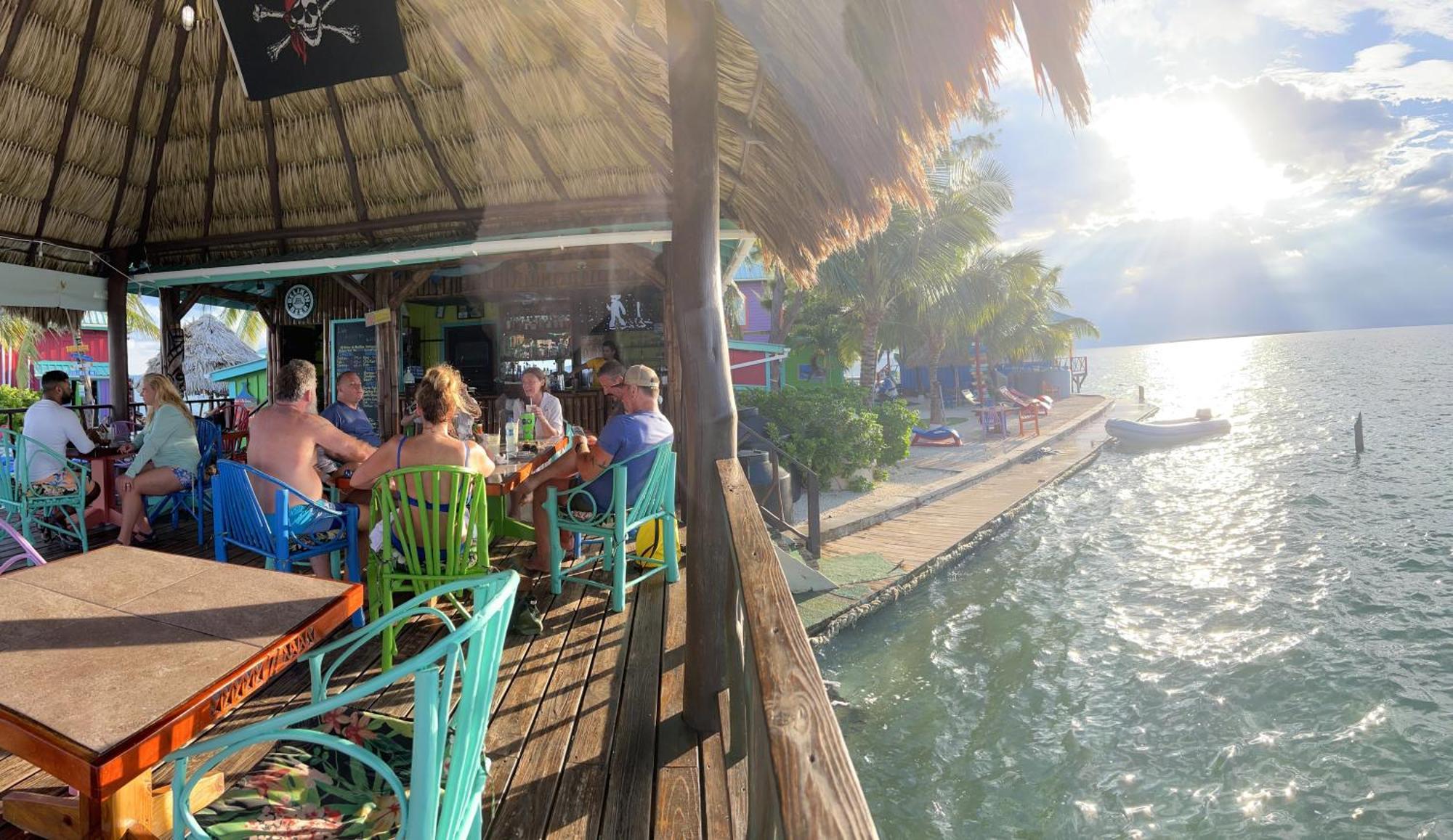 King Lewey'S Island Resort Placencia エクステリア 写真