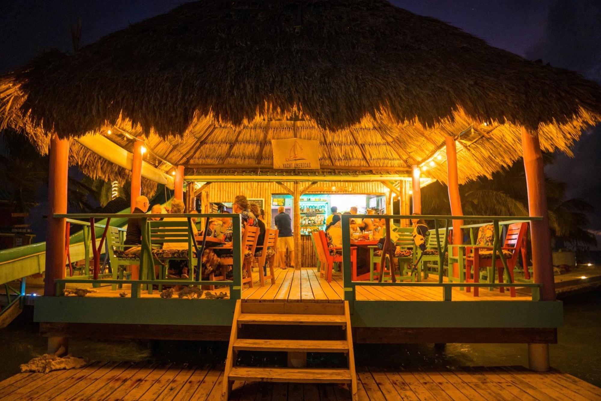 King Lewey'S Island Resort Placencia エクステリア 写真