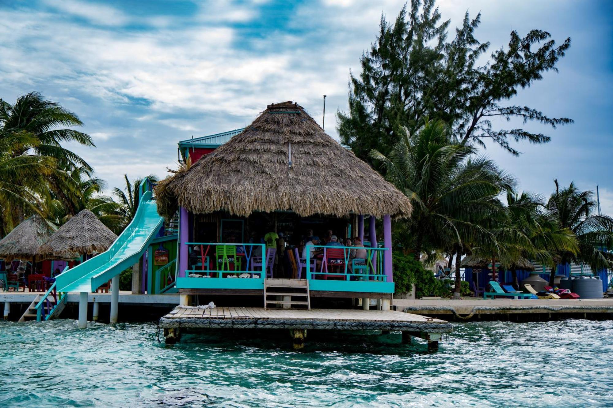 King Lewey'S Island Resort Placencia エクステリア 写真