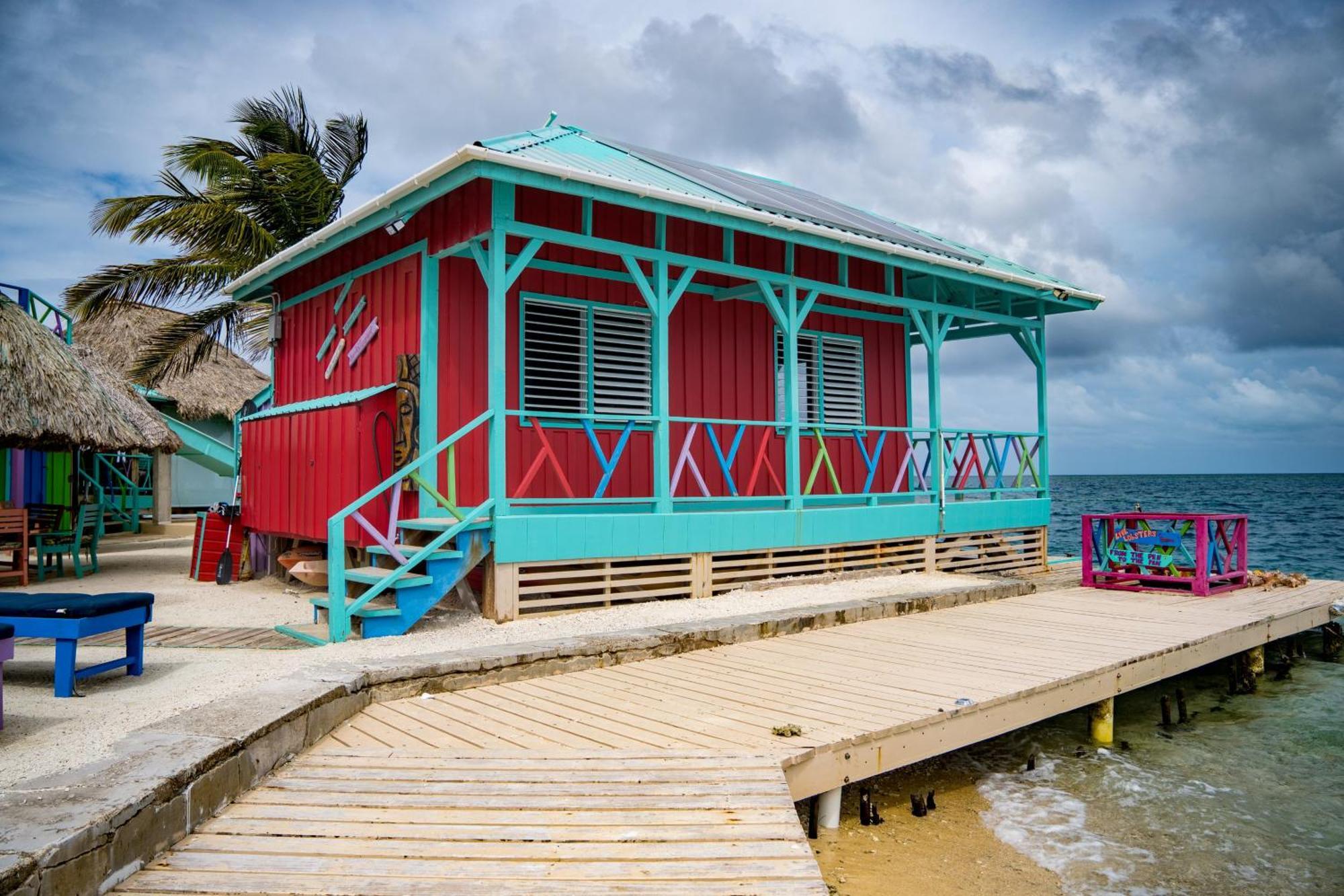 King Lewey'S Island Resort Placencia エクステリア 写真