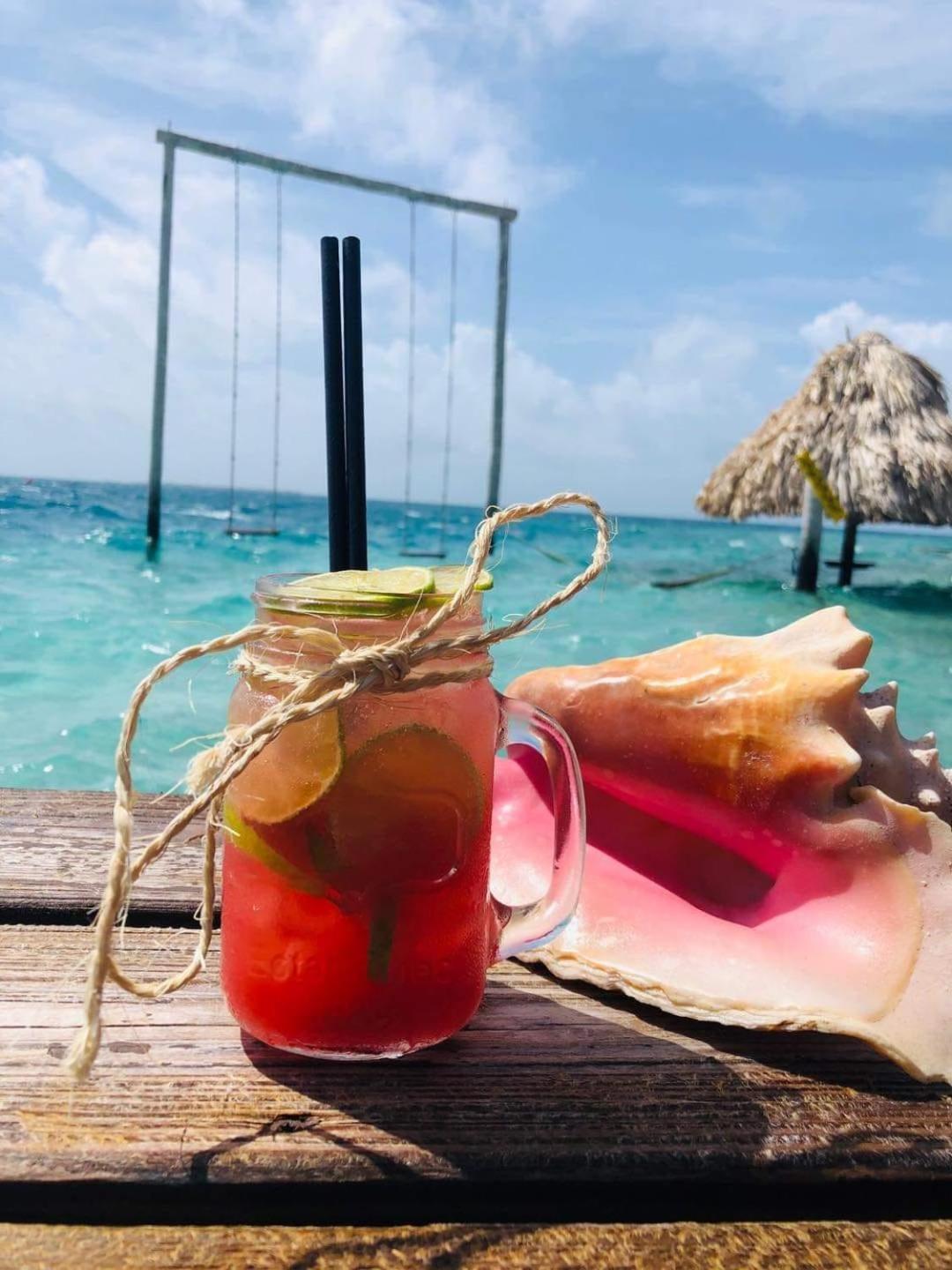 King Lewey'S Island Resort Placencia エクステリア 写真