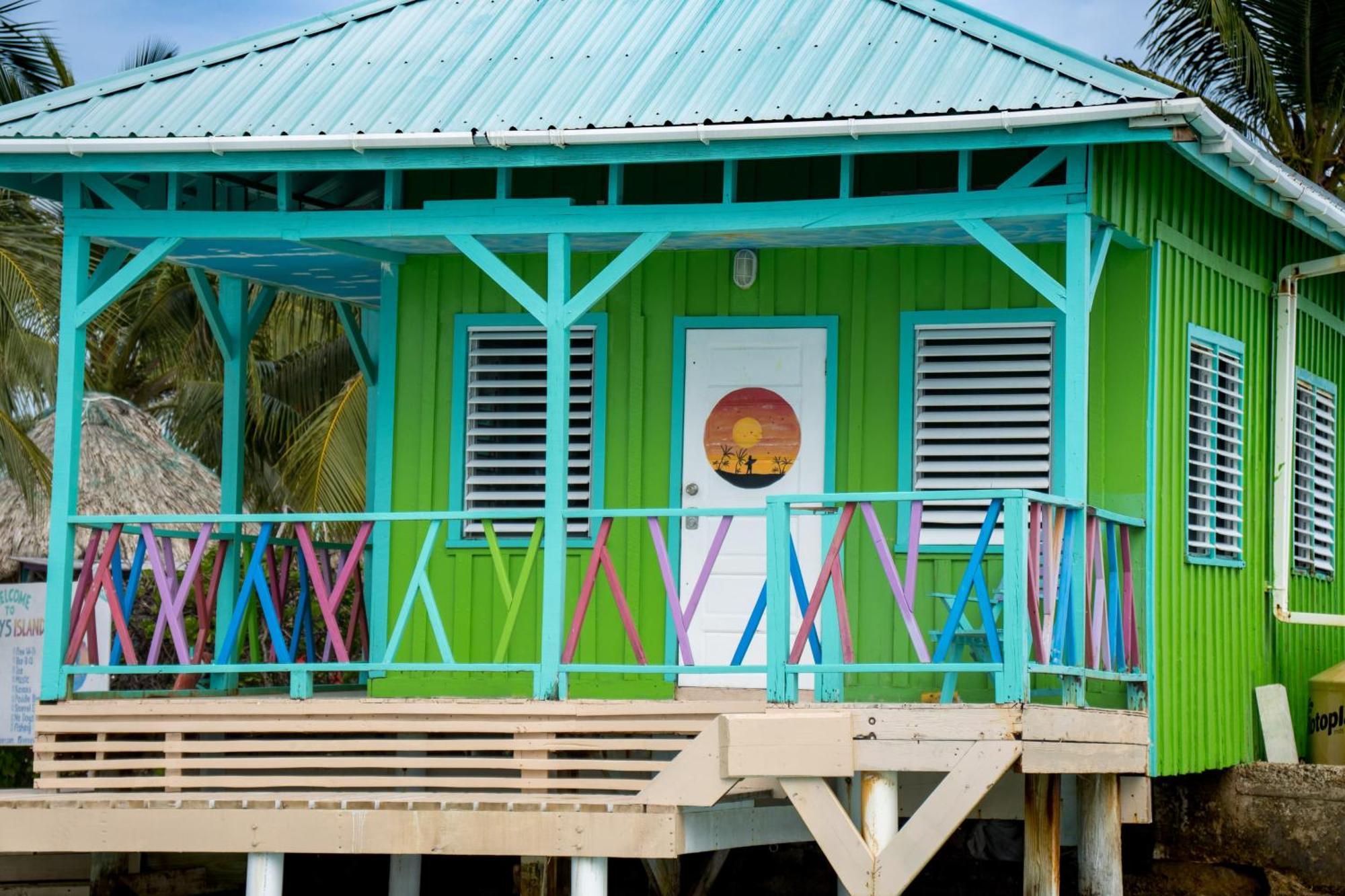 King Lewey'S Island Resort Placencia エクステリア 写真