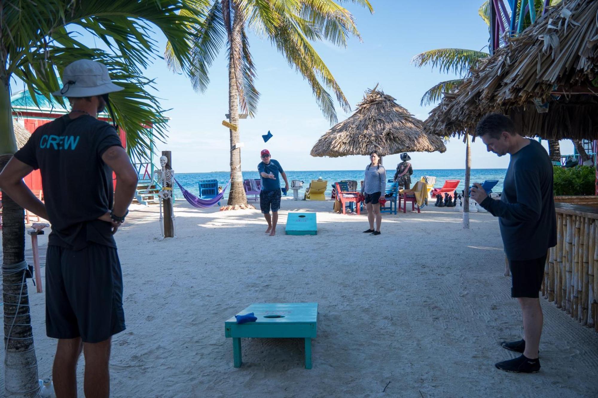 King Lewey'S Island Resort Placencia エクステリア 写真