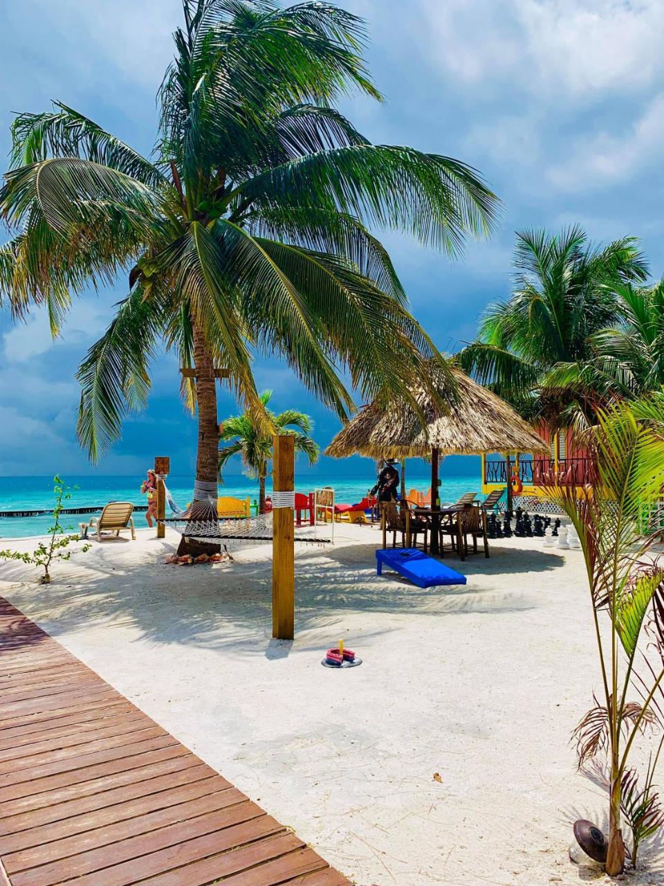 King Lewey'S Island Resort Placencia エクステリア 写真