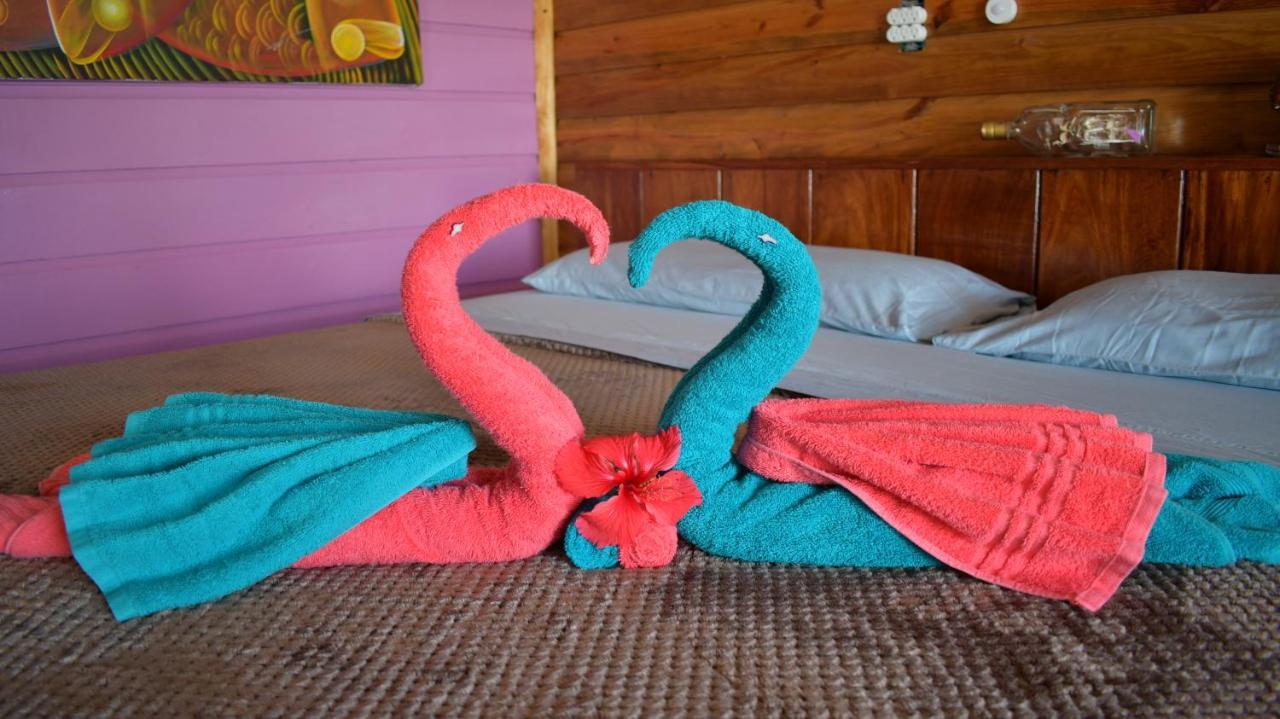 King Lewey'S Island Resort Placencia エクステリア 写真