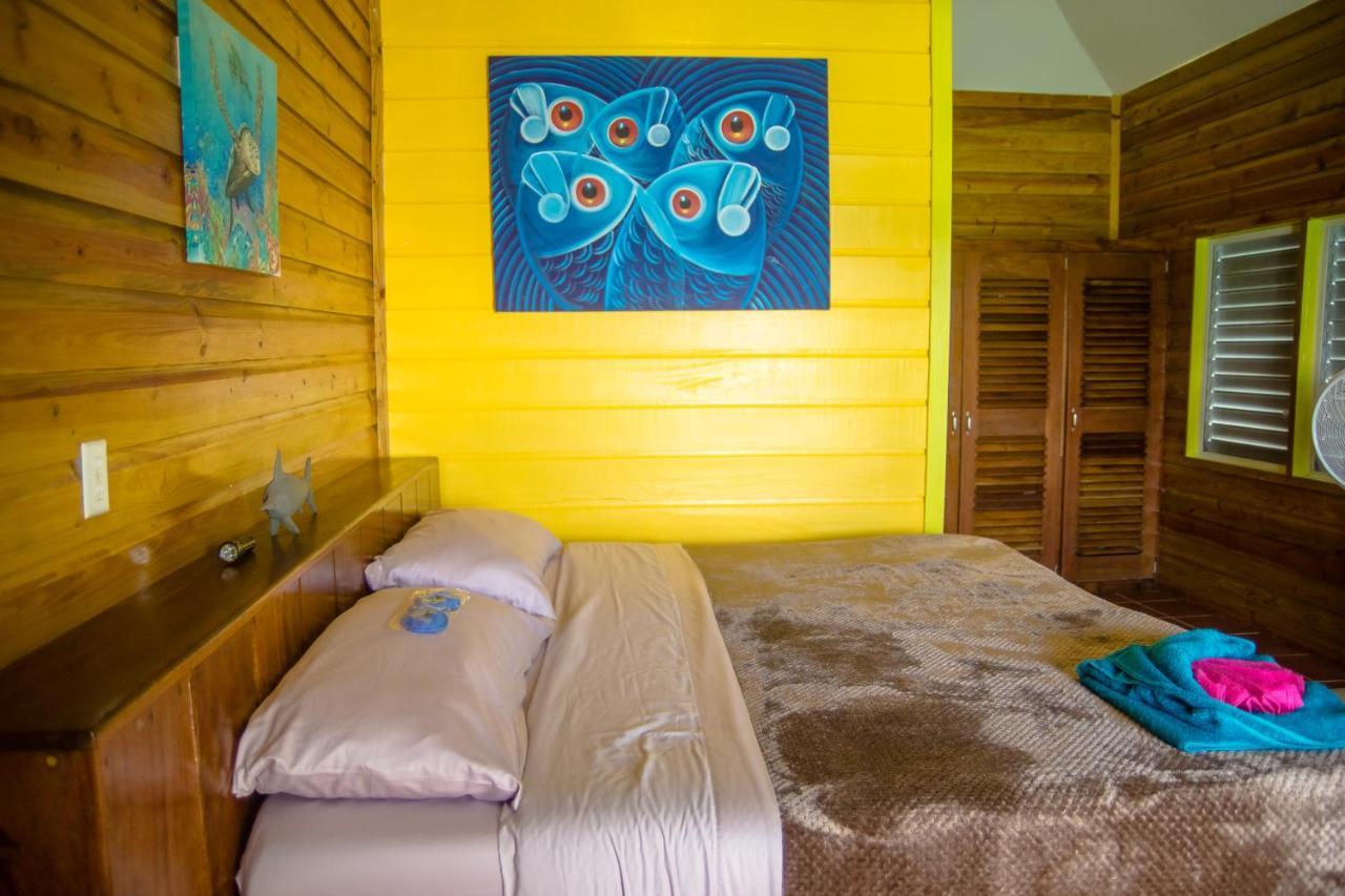 King Lewey'S Island Resort Placencia エクステリア 写真