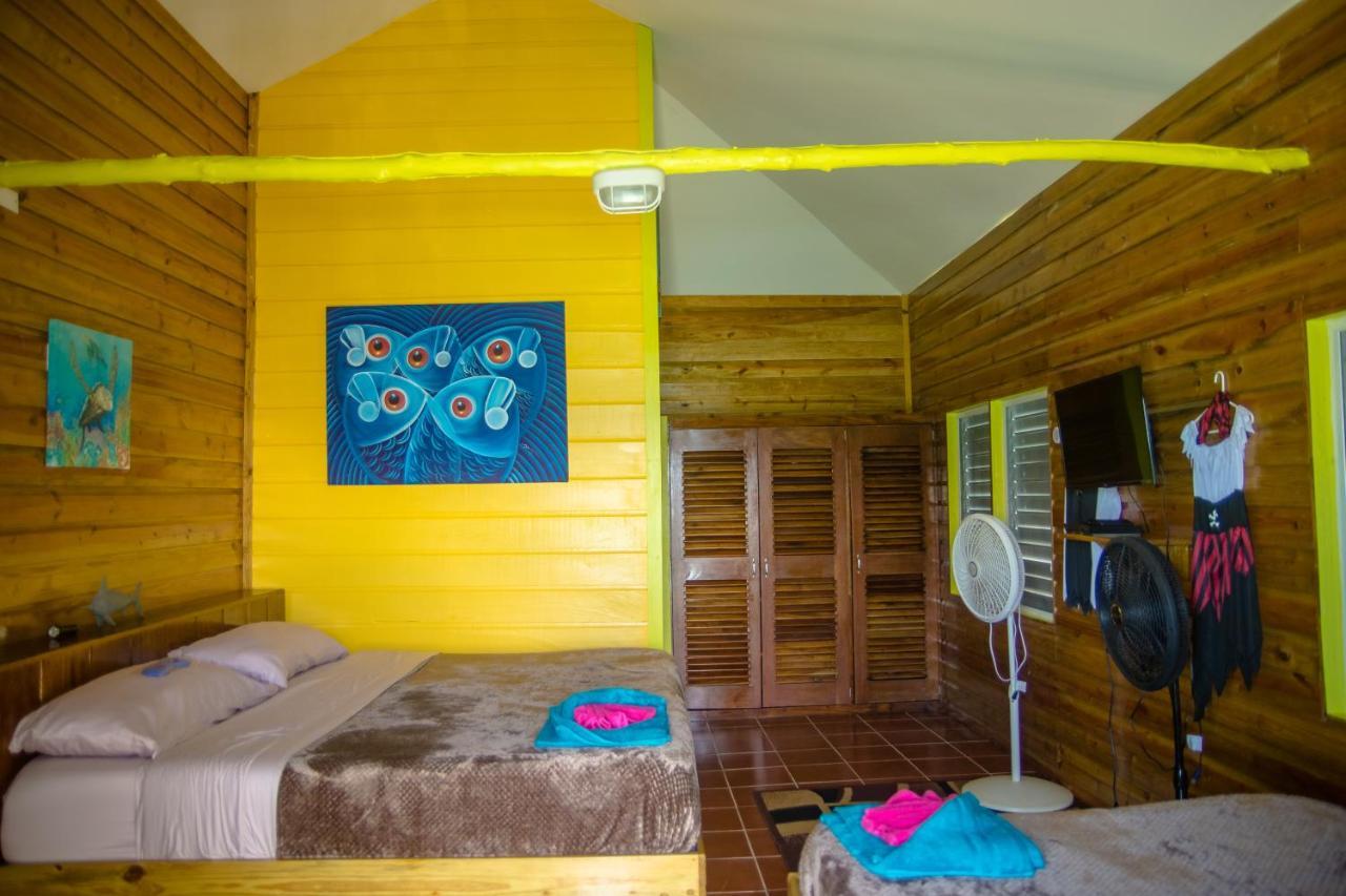 King Lewey'S Island Resort Placencia エクステリア 写真