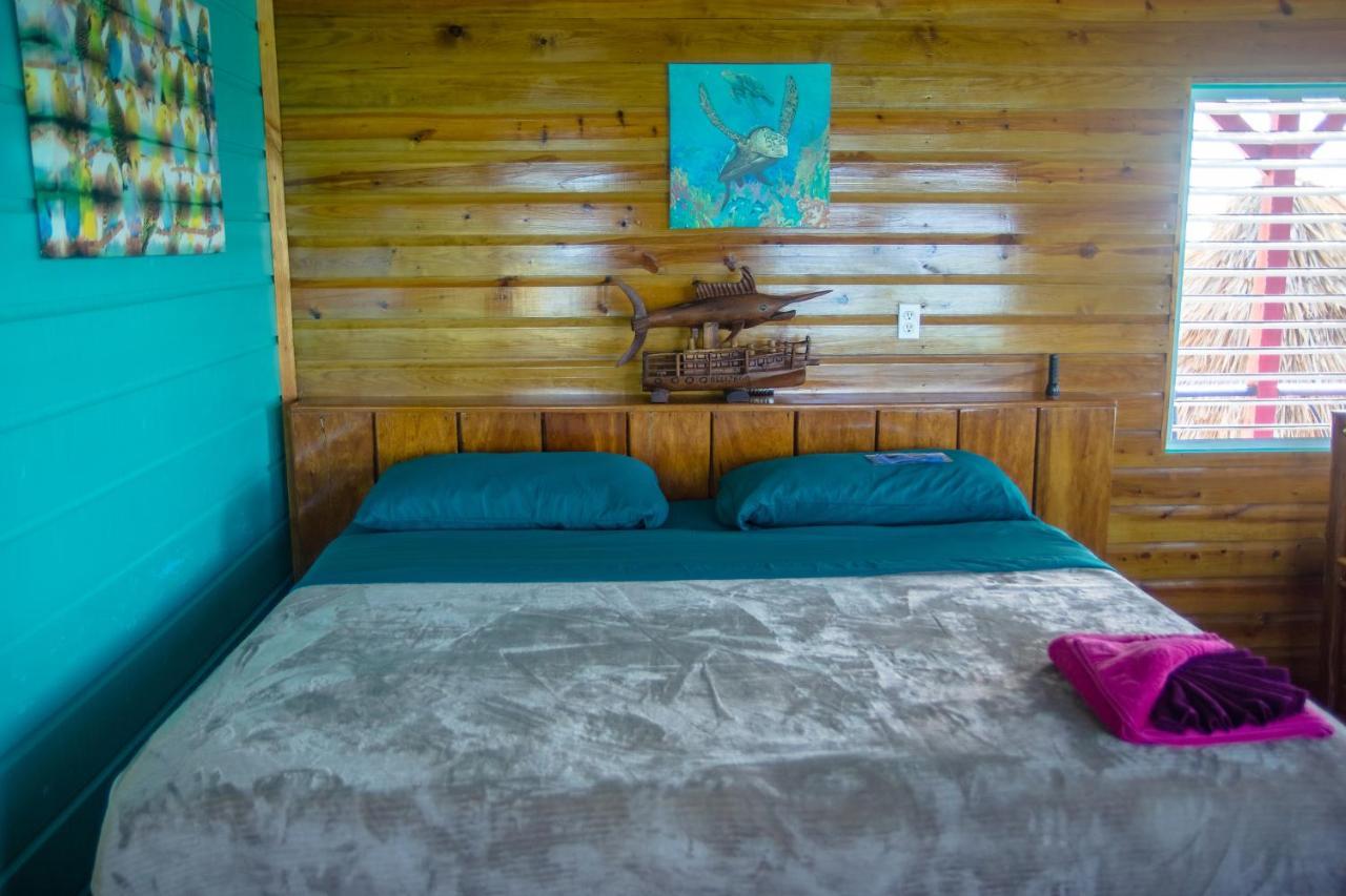 King Lewey'S Island Resort Placencia エクステリア 写真