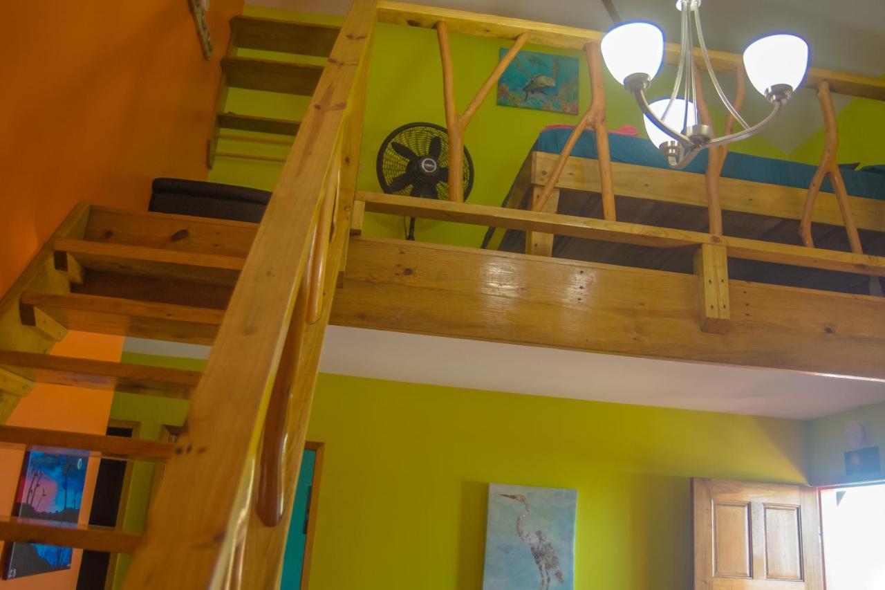 King Lewey'S Island Resort Placencia エクステリア 写真