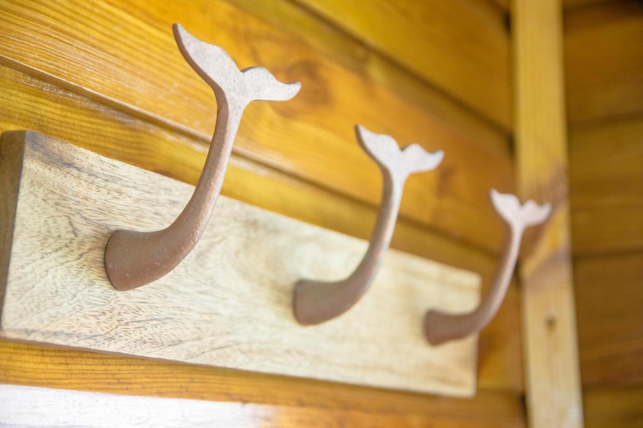 King Lewey'S Island Resort Placencia エクステリア 写真